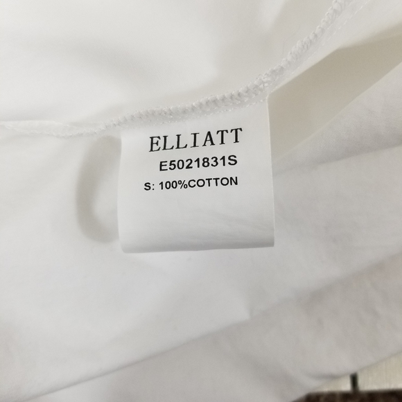 Elliatt Ivy cold shoulder white smocked top S - Picture 7 of 7